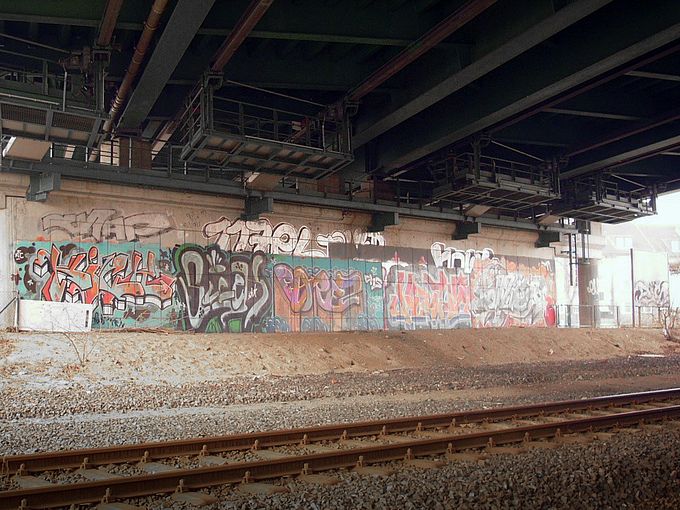 Bahnunterführung mit Graffity 