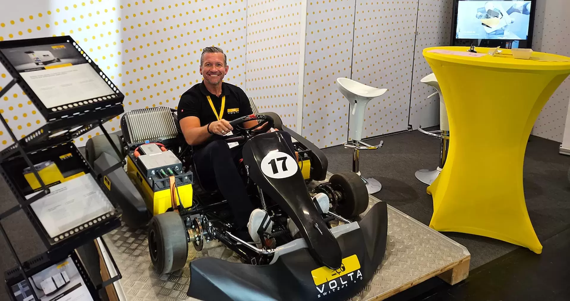 ecovolta Messestand iVT mit ausgestelltem e-GoKart 
