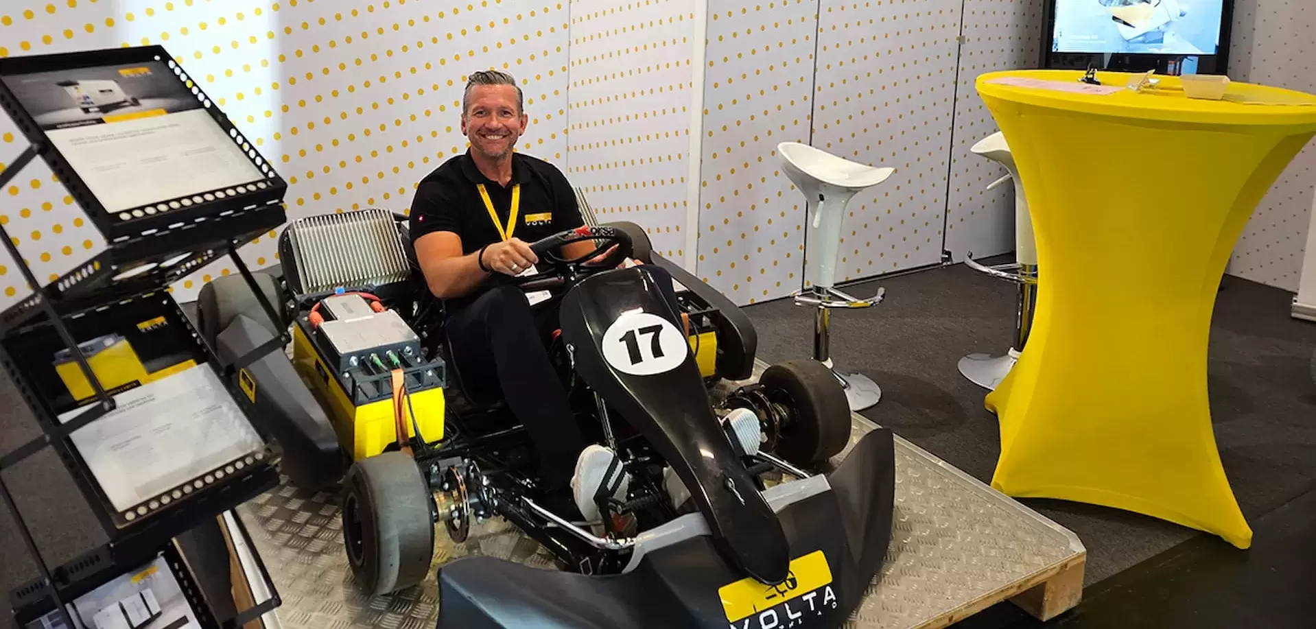 ecovolta Messestand iVT mit ausgestelltem e-GoKart 