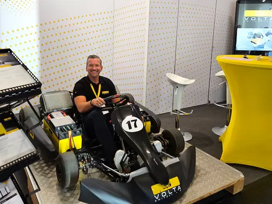 ecovolta Messestand iVT mit ausgestelltem e-GoKart 
